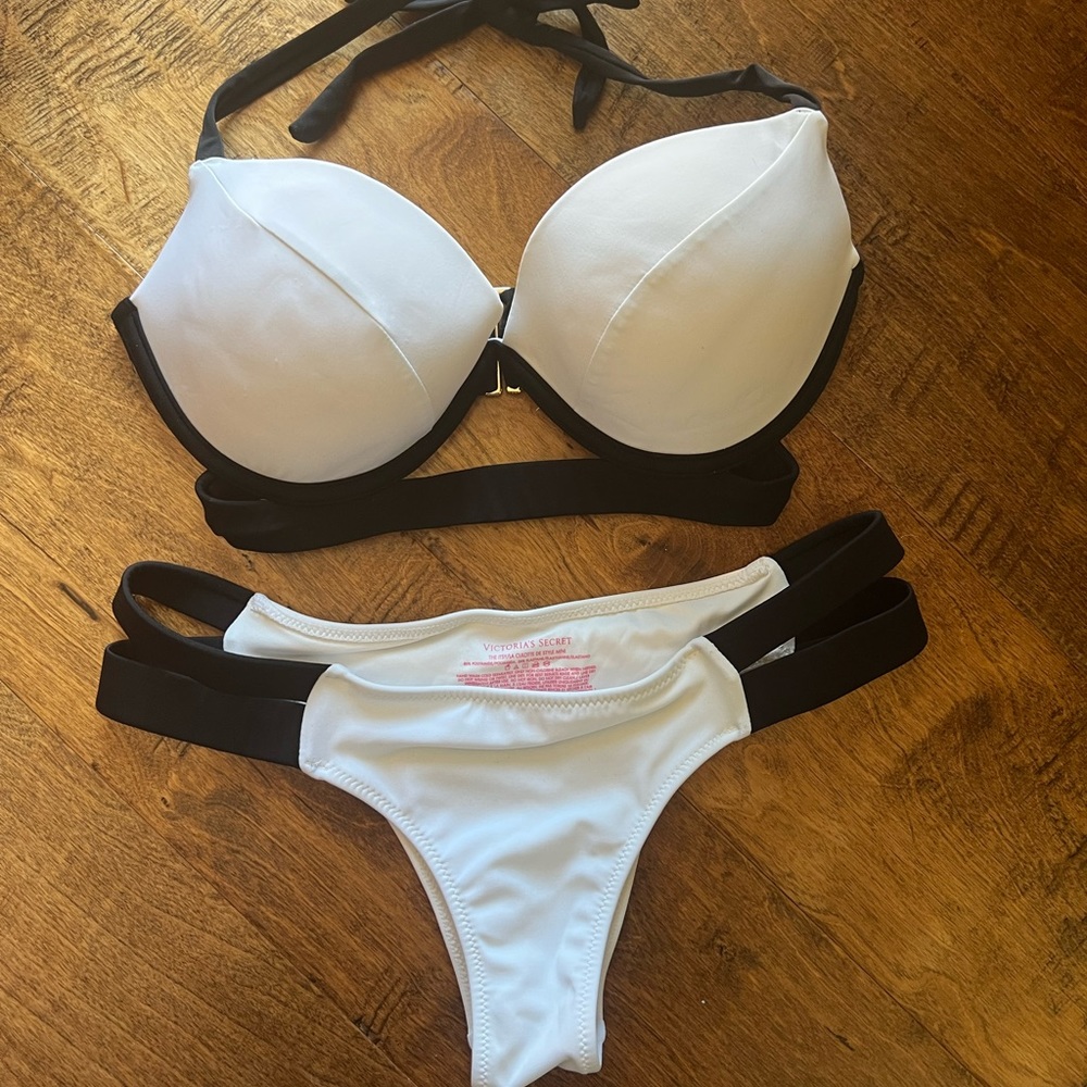 Victoria’s Secret bikini